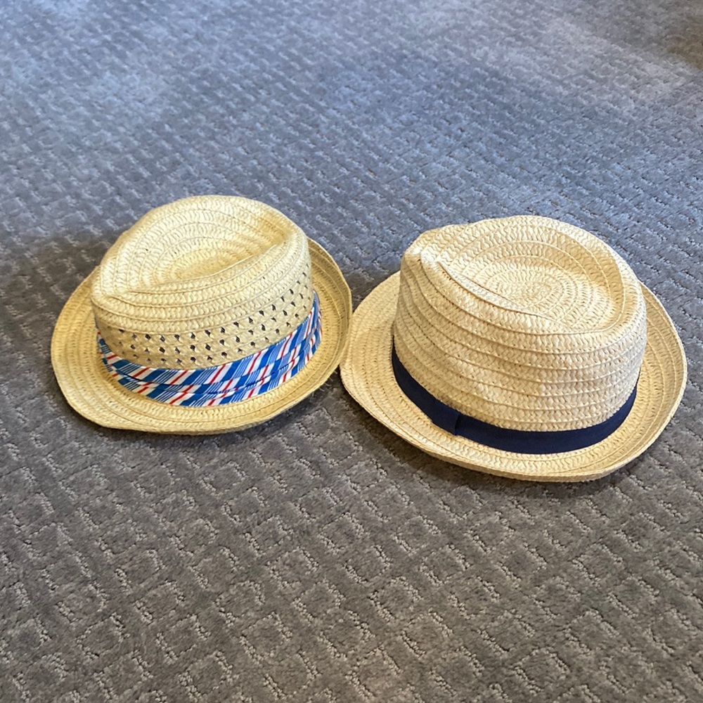 Two kids straw hats